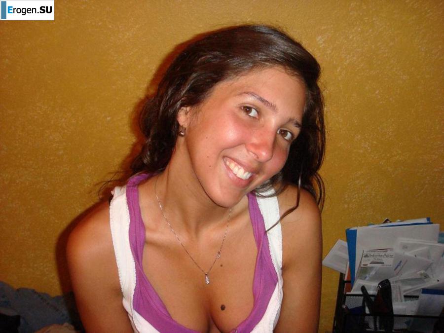 Smiling brunette with everlasting nipples. Part 3. Photo 13