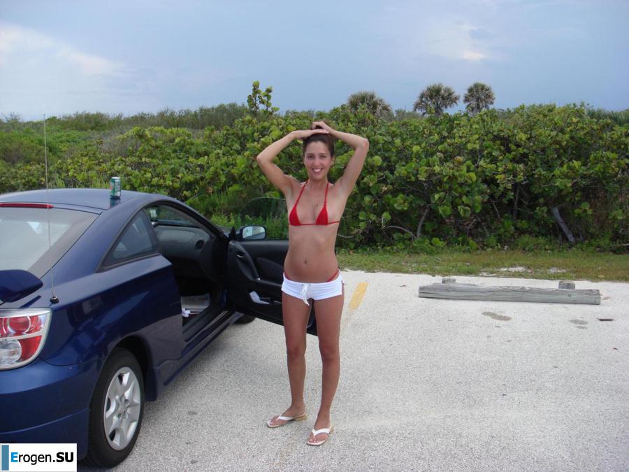 Smiling brunette with everlasting nipples. Part 3. Photo 8