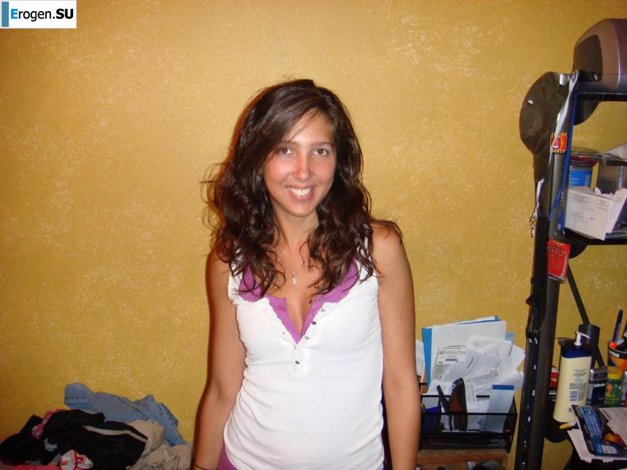 Smiling brunette with everlasting nipples. Part 3. Photo 9