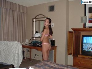 Smiling brunette with everlasting nipples. Part 3. Thumb 17