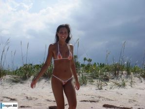 Smiling brunette with everlasting nipples. Part 3. Thumb 35