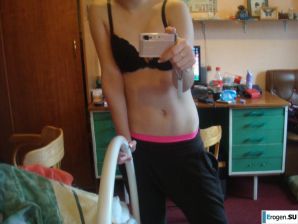 Students take pictures of themselves. Part 3. Thumb 15