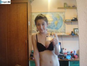 Students take pictures of themselves. Part 3. Thumb 17