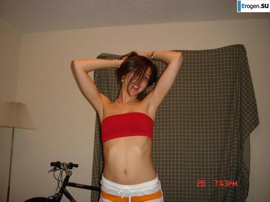 Smiling brunette with everlasting nipples. Part 4. Photo 28