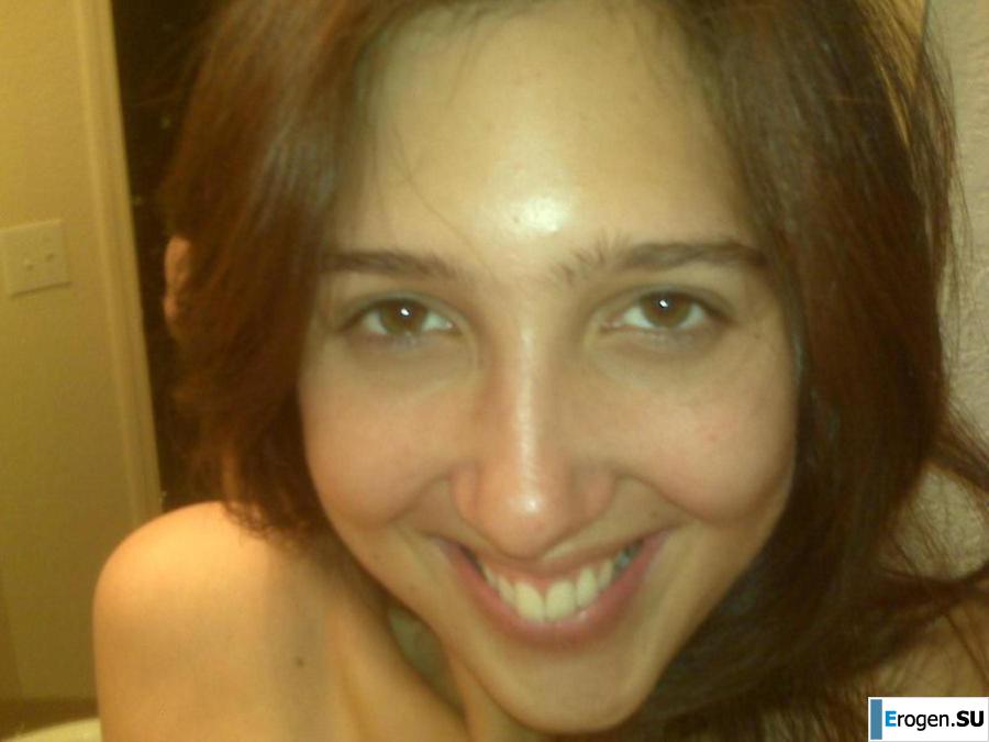 Smiling brunette with everlasting nipples. Part 4. Photo 40