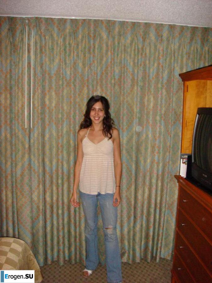 Smiling brunette with everlasting nipples. Part 4. Photo 6