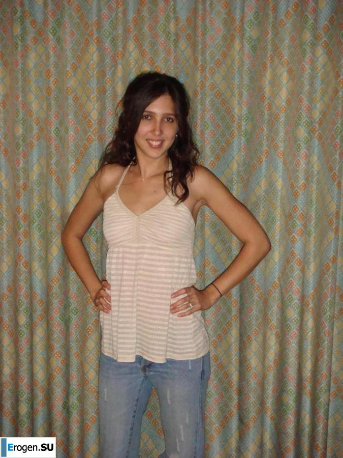 Smiling brunette with everlasting nipples. Part 4. Photo 8