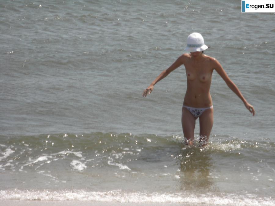 Topless thin girl on the beach. Part 2. Photo 12