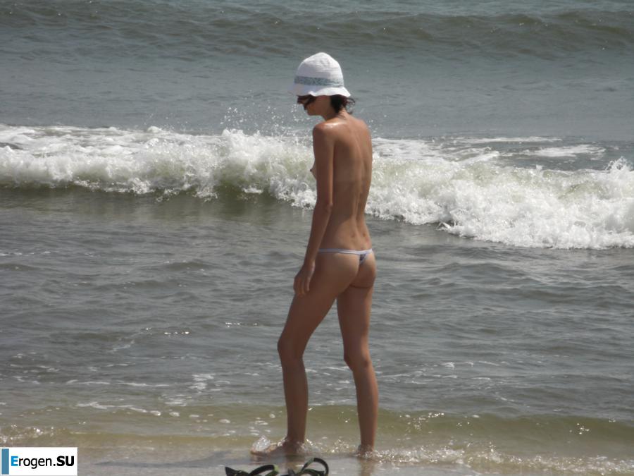 Topless thin girl on the beach. Part 2. Photo 23