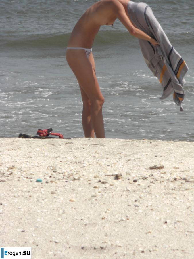 Topless thin girl on the beach. Part 2. Photo 25