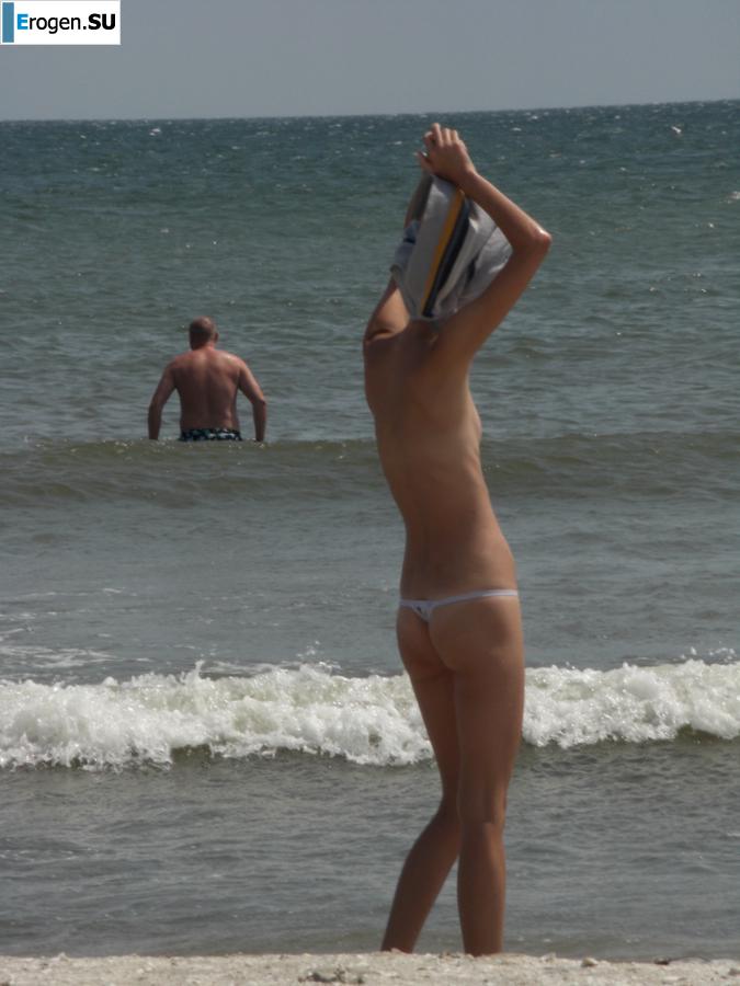 Topless thin girl on the beach. Part 2. Photo 40