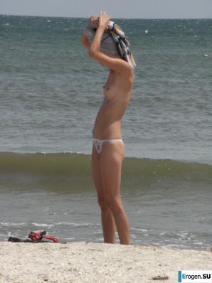 Topless thin girl on the beach. Part 2. Thumb 28