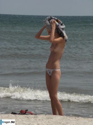 Topless thin girl on the beach. Part 2. Thumb 29