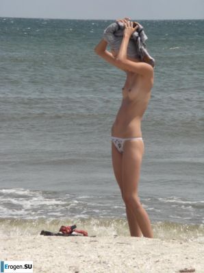 Topless thin girl on the beach. Part 2. Thumb 30