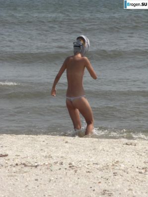 Topless thin girl on the beach. Part 2. Thumb 32