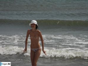 Topless thin girl on the beach. Part 2. Thumb 34