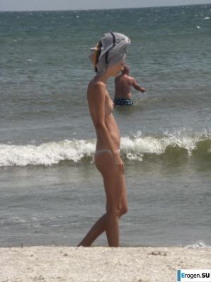 Topless thin girl on the beach. Part 2. Thumb 39