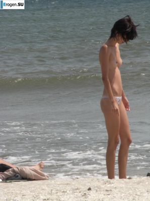 Topless thin girl on the beach. Part 2. Thumb 8
