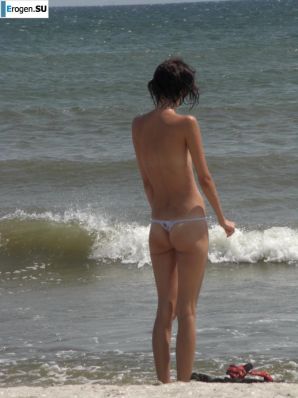 Topless thin girl on the beach. Part 2. Thumb 9