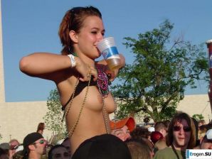 Public exposure. Part 4. Thumb 32