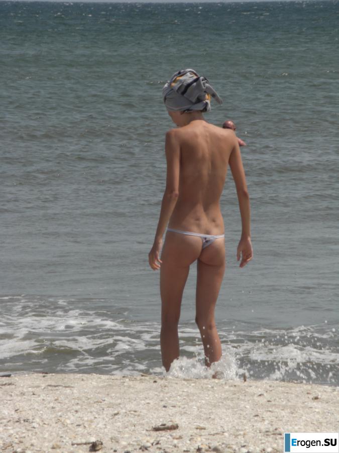 Topless thin girl on the beach. Part 3. Photo 13