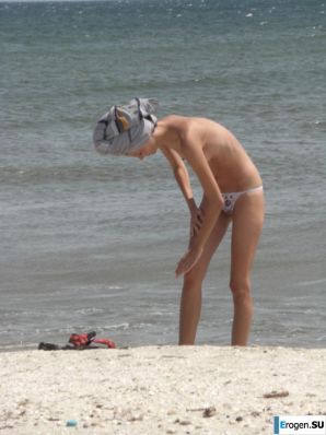 Topless thin girl on the beach. Part 3. Thumb 15