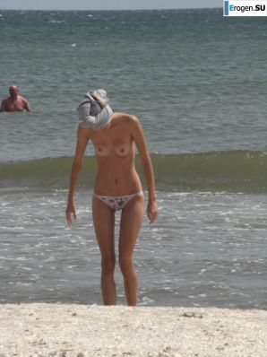Topless thin girl on the beach. Part 3. Thumb 22