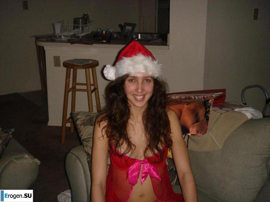 Smiling brunette with everlasting nipples. Part 6. Photo 35