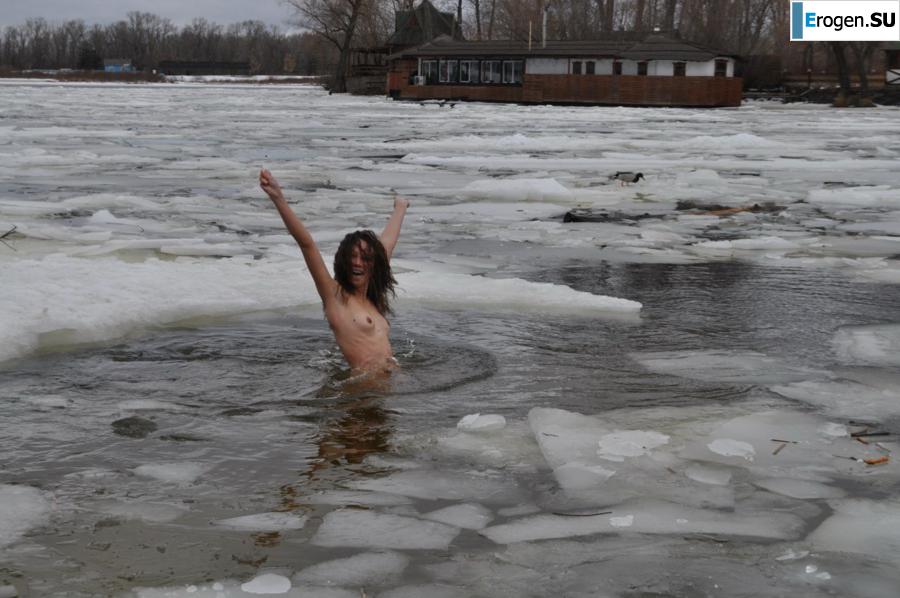 Ukrainian nudists in winter. Part 2. Photo 34