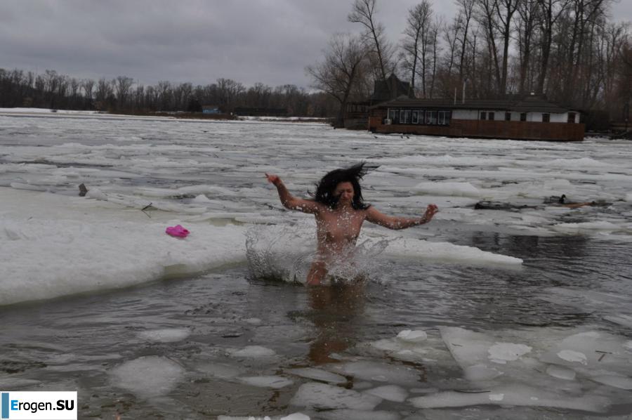 Ukrainian nudists in winter. Part 2. Photo 37