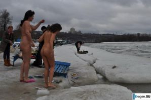 Ukrainian nudists in winter. Part 2. Thumb 30