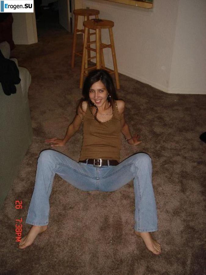 Smiling brunette with everlasting nipples. Part 7. Photo 8