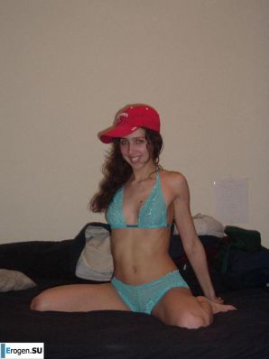 Smiling brunette with everlasting nipples. Part 7. Thumb 13