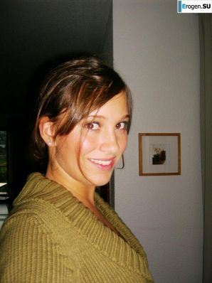 Girlfriend of a hockey player. Thumb 20