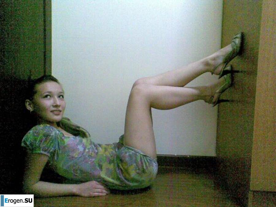 Ah, what legs. Photo 5