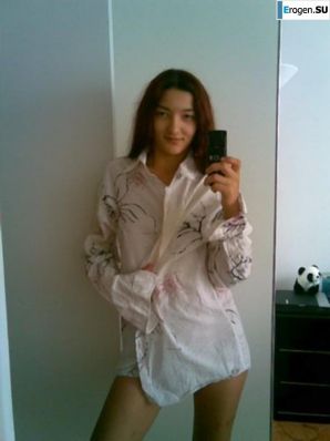 Ah, what legs. Thumb 33