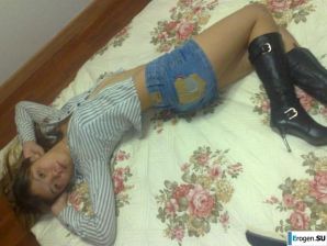 Ah, what legs. Thumb 8