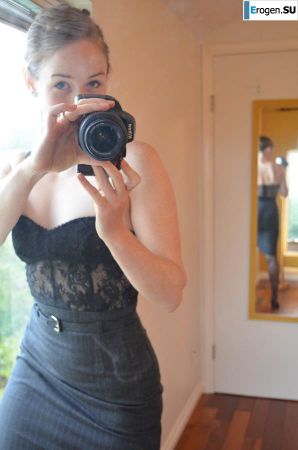 Girl with Nikon. Thumb 2