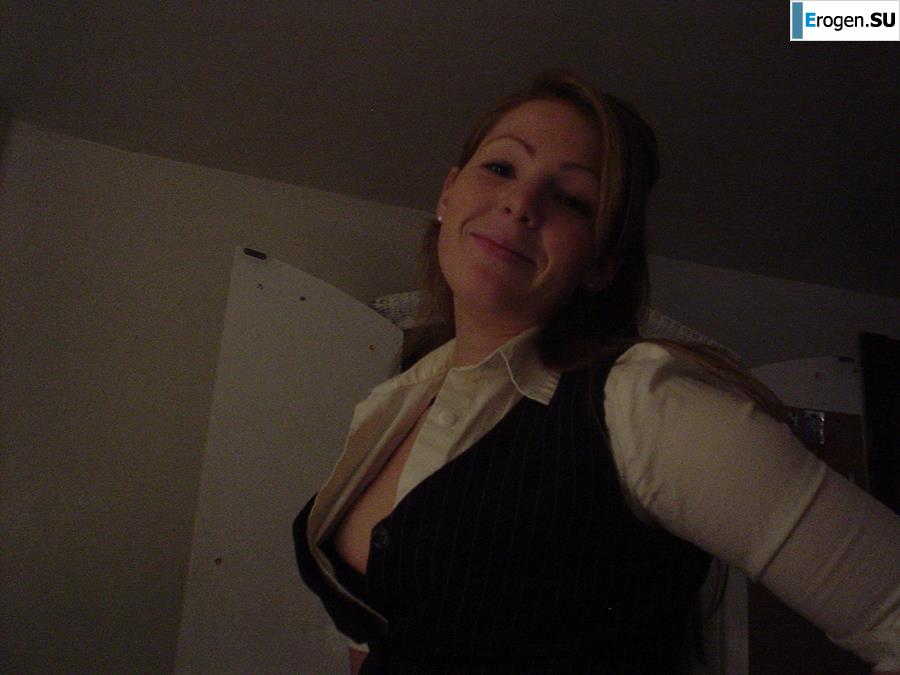 Redhead Wife. Photo 11