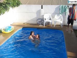 Brunette and languid. Thumb 23