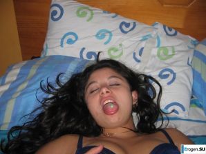 Brunette and languid. Thumb 8