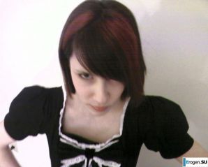 Молоденькие любят позировать. Эскиз 15