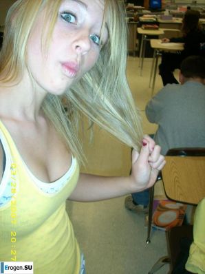 Молоденькие любят позировать. Эскиз 22