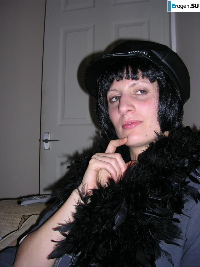 A drunken lady poses and copulates. Photo 7