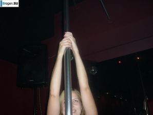 Блонда-эксгибиционистка без сисек. Эскиз 10