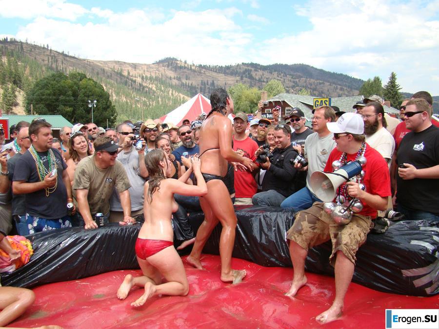 Women's Show Wrestling. Photo 11