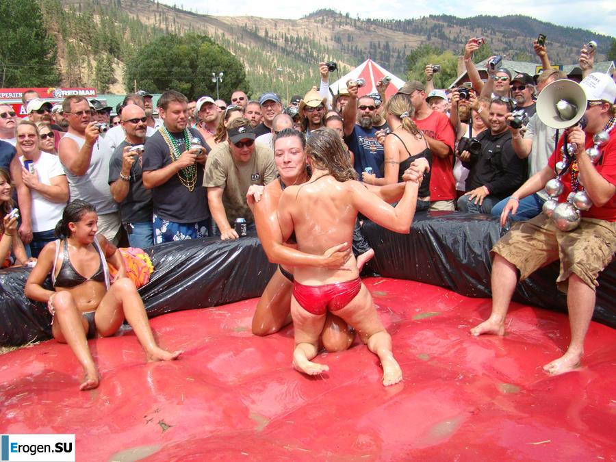 Women's Show Wrestling. Photo 13