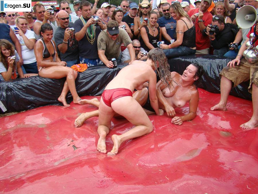 Women's Show Wrestling. Photo 19