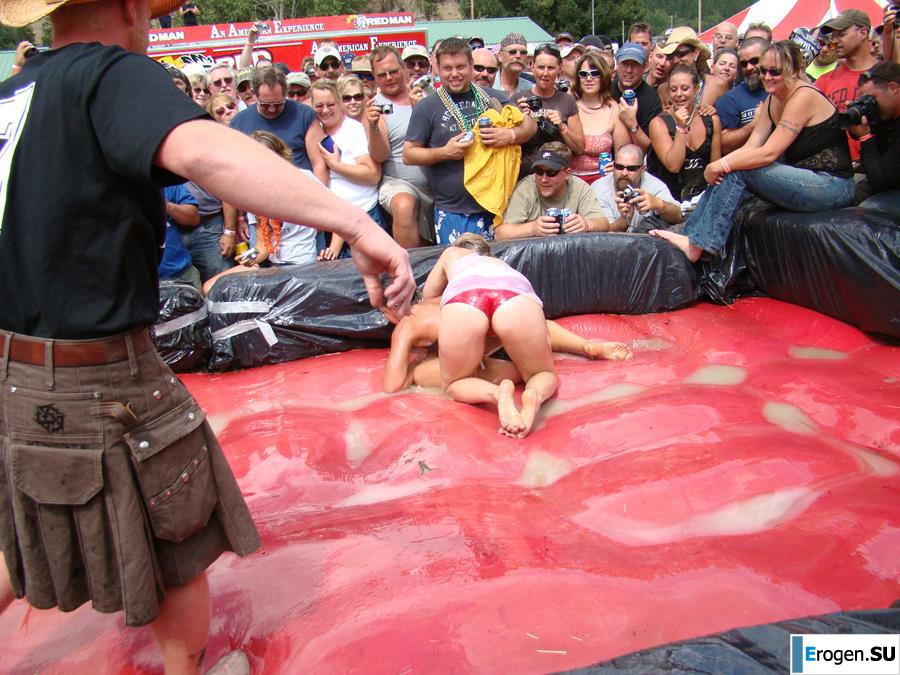 Women's Show Wrestling. Photo 23