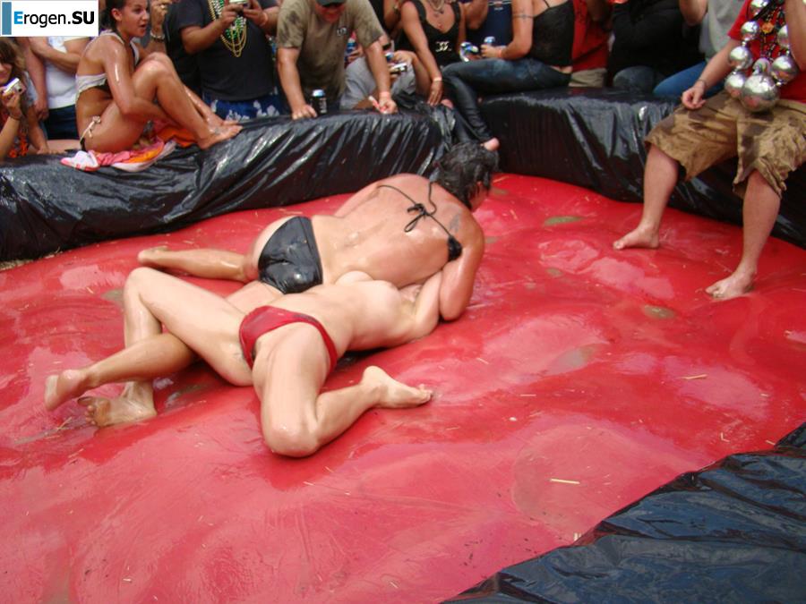 Women's Show Wrestling. Photo 37